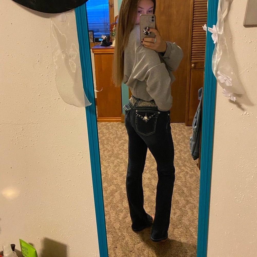 LA idol Jeans